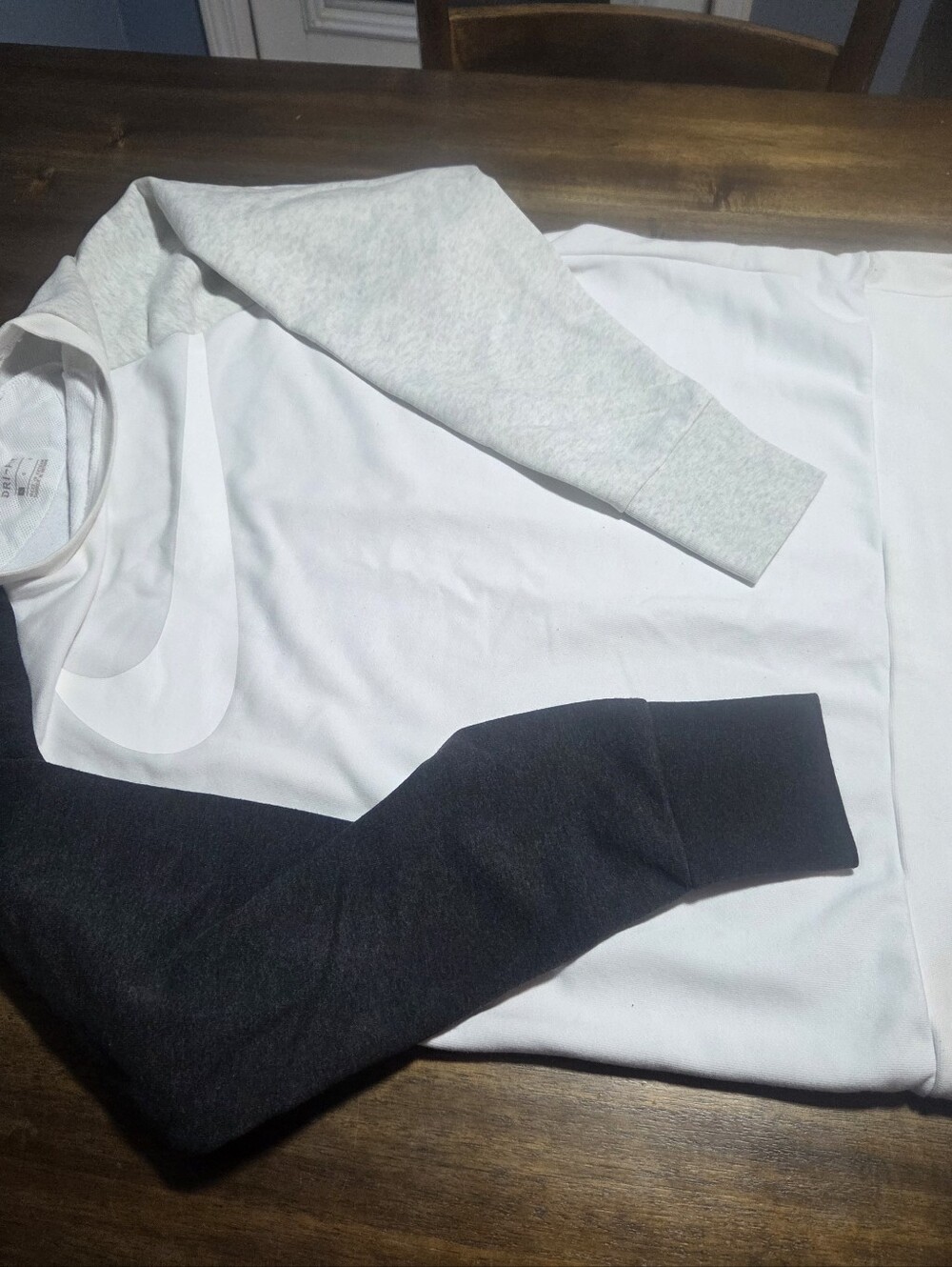 Nike Men's Large Dri-fit White Crewneck Sweatshirt with Gray and Black Sleeves